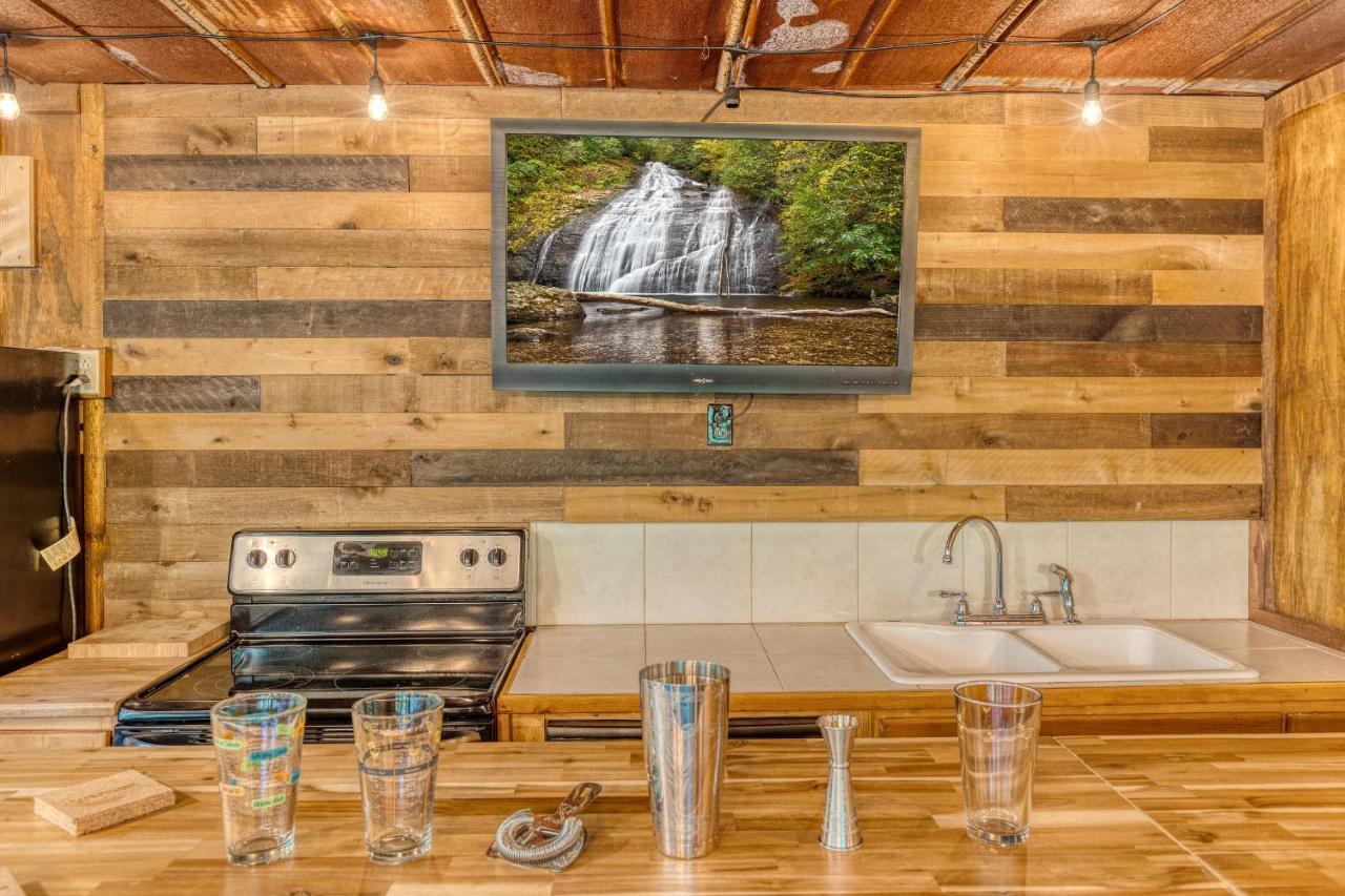 Secluded Sunrise Ridge-10 Min From Blue Ridge, King Beds, Hot Tub, 2 Porches, Fireplace Wood Burning, Mountain View, Cozy Bagian luar foto