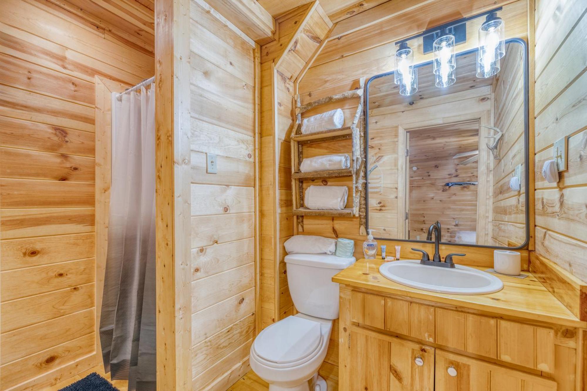 Secluded Sunrise Ridge-10 Min From Blue Ridge, King Beds, Hot Tub, 2 Porches, Fireplace Wood Burning, Mountain View, Cozy Bagian luar foto