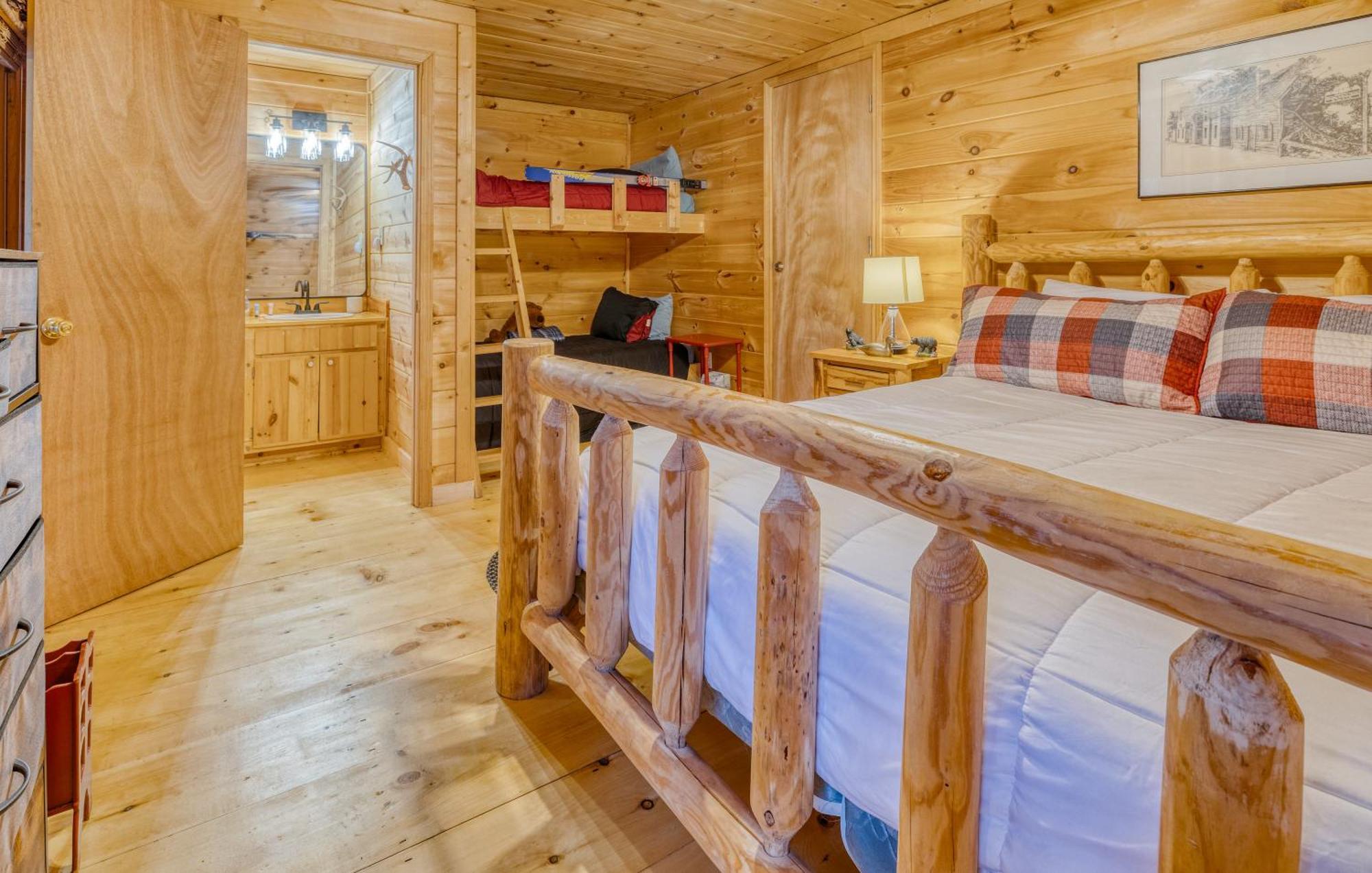 Secluded Sunrise Ridge-10 Min From Blue Ridge, King Beds, Hot Tub, 2 Porches, Fireplace Wood Burning, Mountain View, Cozy Bagian luar foto