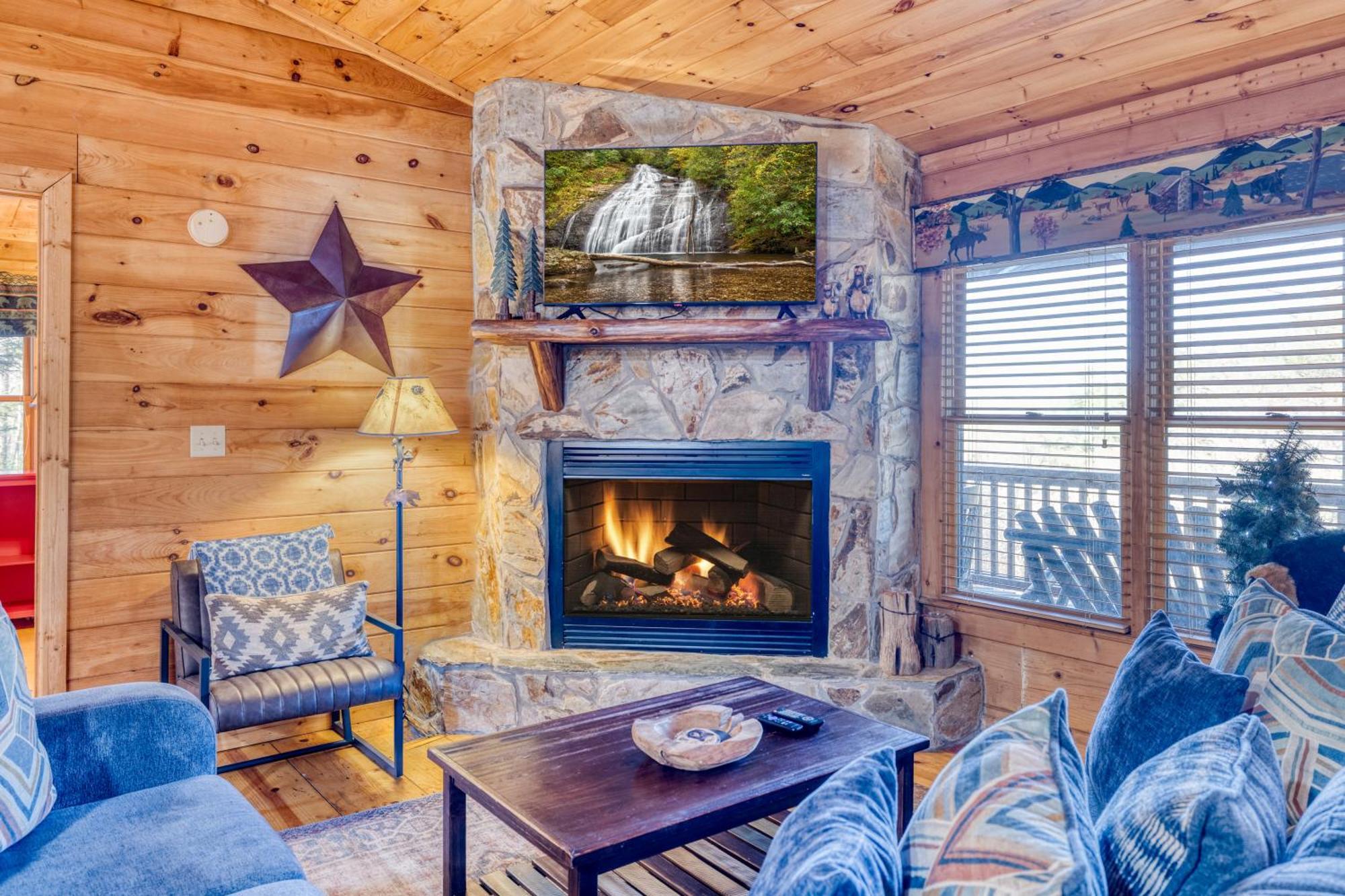 Secluded Sunrise Ridge-10 Min From Blue Ridge, King Beds, Hot Tub, 2 Porches, Fireplace Wood Burning, Mountain View, Cozy Bagian luar foto