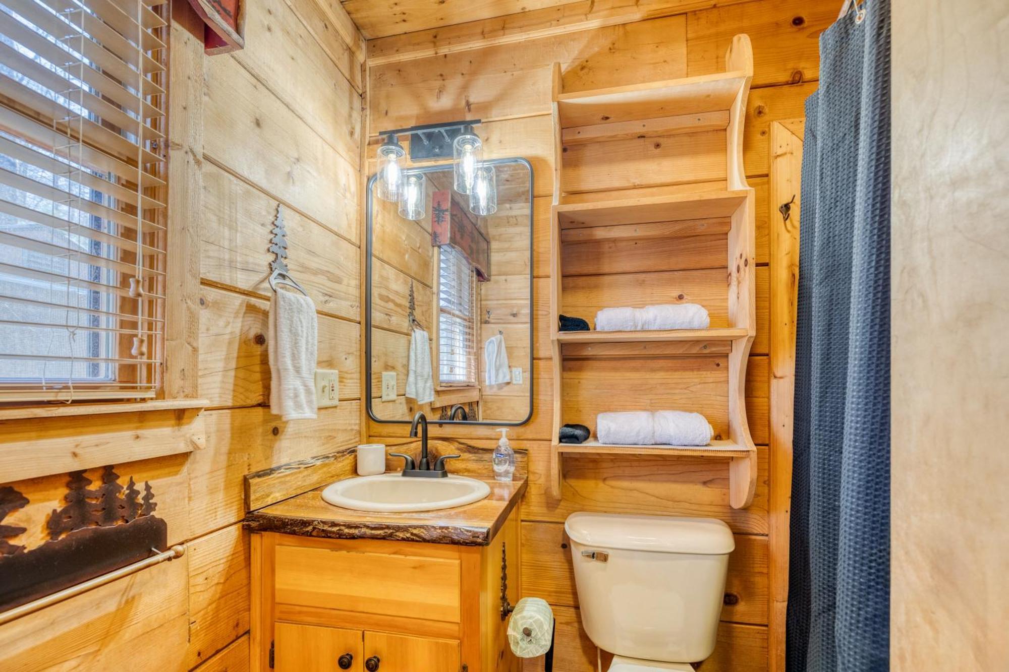 Secluded Sunrise Ridge-10 Min From Blue Ridge, King Beds, Hot Tub, 2 Porches, Fireplace Wood Burning, Mountain View, Cozy Bagian luar foto